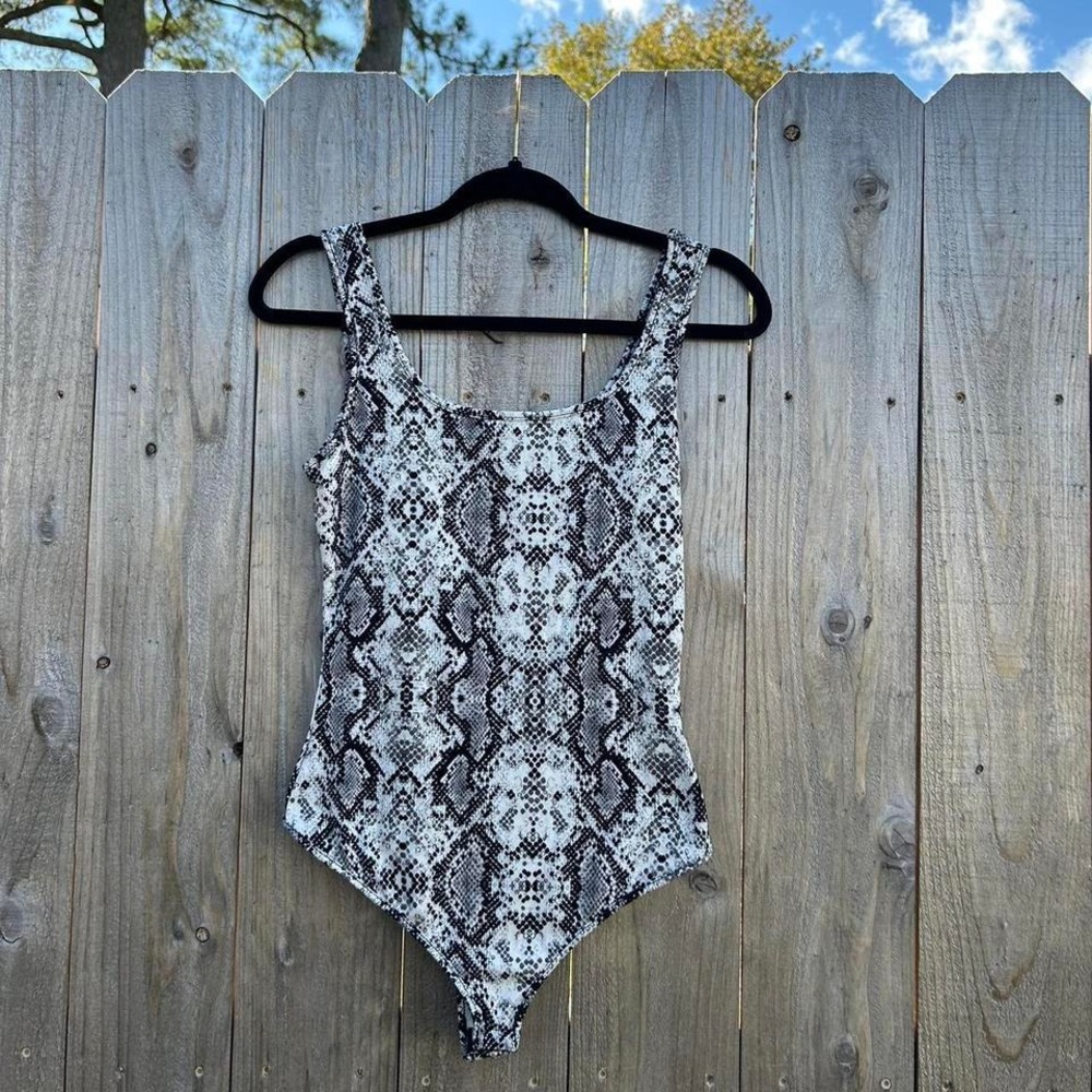 Iris snakeskin bodysuit size‎ small
